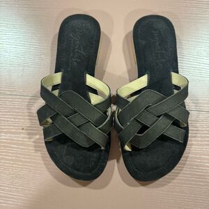 New Black Suede Signature by Journee 6.5 Sandals